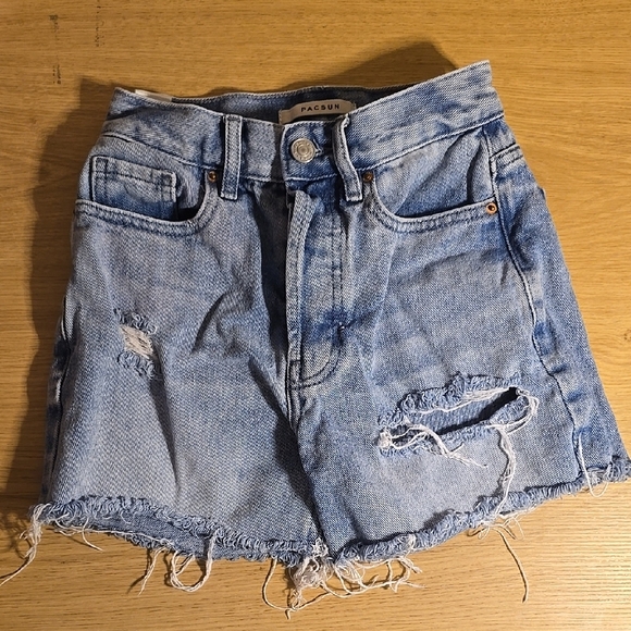 PacSun High Rise Ripped Distressed Denim Mom Shorts | Size 23 - Picture 1 of 4